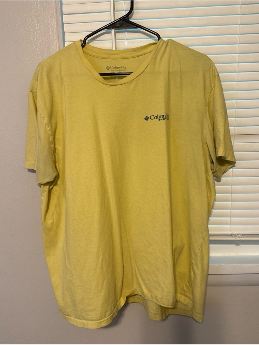Columbia Men's Short Sleeve Crew Tee in Yellow